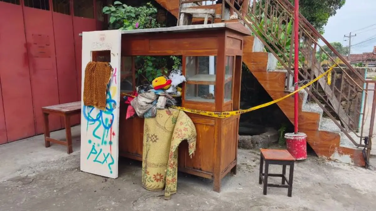 Situasi rumah keluarga Agus Yani, setelah kurang lebih seminggu terakhir terus bermunculan api yang membakar berbagai barang dan perabot rumah tangga. (Fahmi Fahriza/Radar Jogja)