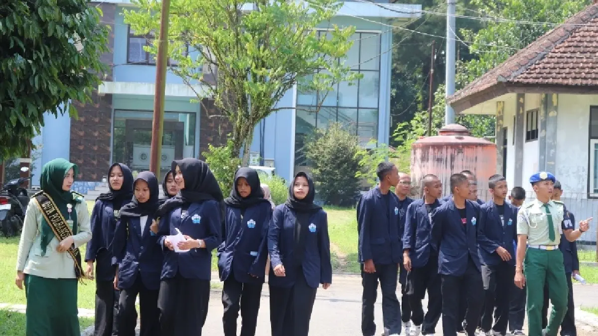 TELADAN : Duta Polbangtan Kementan mengenalkan lingkungan kampus Polbangtan Yoma di Tegalrejo, Magelang, Jawa Tengah, kepada mahasiswa tamu dari kampus lain.(ISTIMEWA)