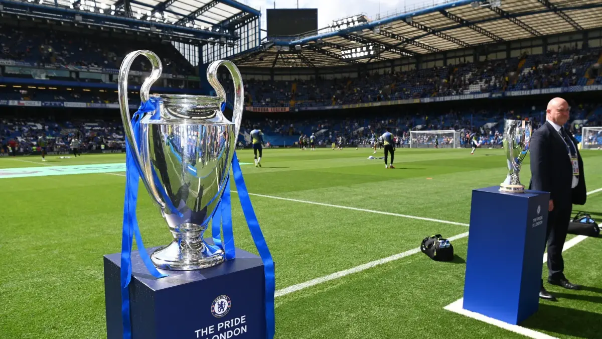 Trofi Liga Champions milik Chelsea yang digunakan di postingan instagram oleh admin media sosial klub.