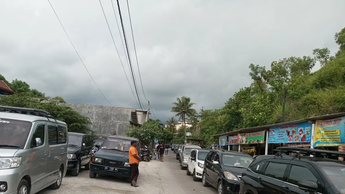 Yusuf Bastiar/Radar Jogja: Terjadi kepadatan arus lalulintas yang mengarah ke Pantai Drini Gunungkidul.