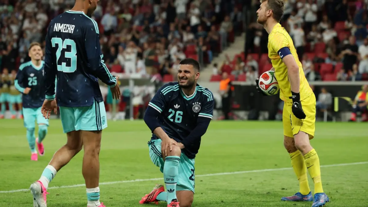 Deniz Undav cetak dua gol dalam kemenangan Jerman atas Finlandia, namun harus keluar setelahnya karena cedera.