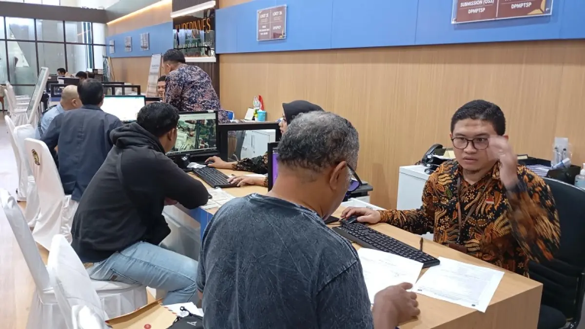 MENGANTRE: Suasana bazar Perizinan dan Unit Reaksi Cepat Konsultasi Persetujuan Bangunan Gedung di Mall Pelayanan Publik Balai Kota Jogja, Selasa (2/6/2026). (IWAN NURWANTO/RADAR JOGJA)

