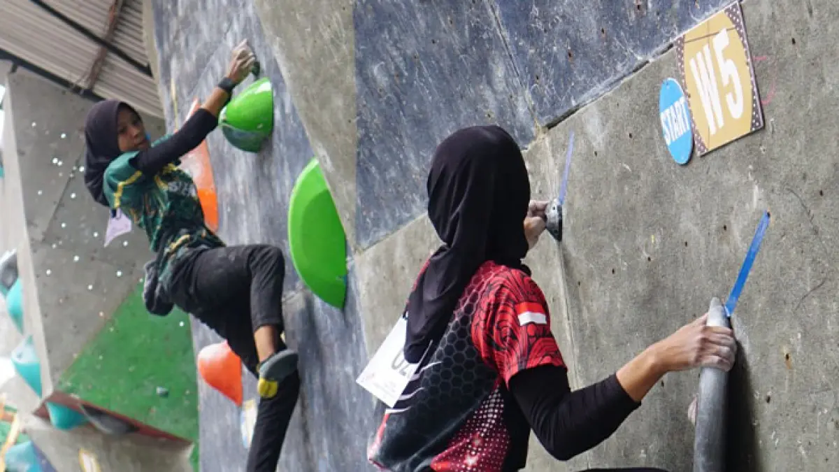 Para atlet bertanding di Kejurda Panjat Tebing DIJ 2026. (Dokumen FPTI DIY)