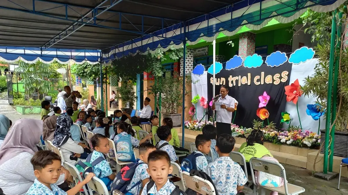 MERIAH: Suasana Fun Trial Class yang diselenggarakan di SDN Kintelan 2 Jogja pada Rabu (3/6). Lewat kegiatan tersebut anak-anak TK diajak sehari menjadi siswa SD. DOKUMENTASI SDN KINTELAN 2 JOGJA&nbsp;