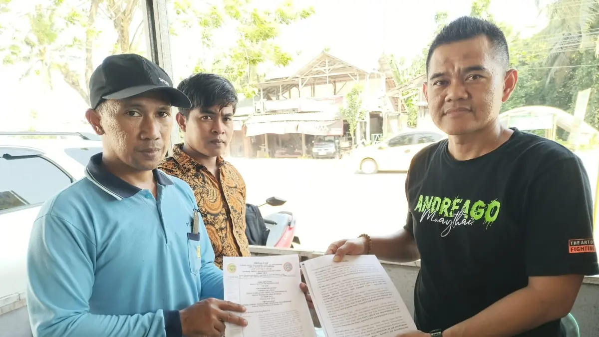 Serikat pekerja menyerahkan kuasa hukum kepada Agus Triatmoko dan rekan atas insiden kebakaran di PT Arami Jaya. (M Hafied/Radar Jogja)