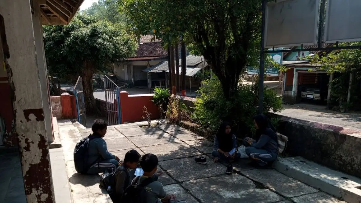 Siswa SD Negeri 1 Kemiri Kapanewon Tanjungsari telah usai mengikuti aktivitas pembelajaran kemarin (5/6). (Yusuf Bastiar/Radar Jogja)