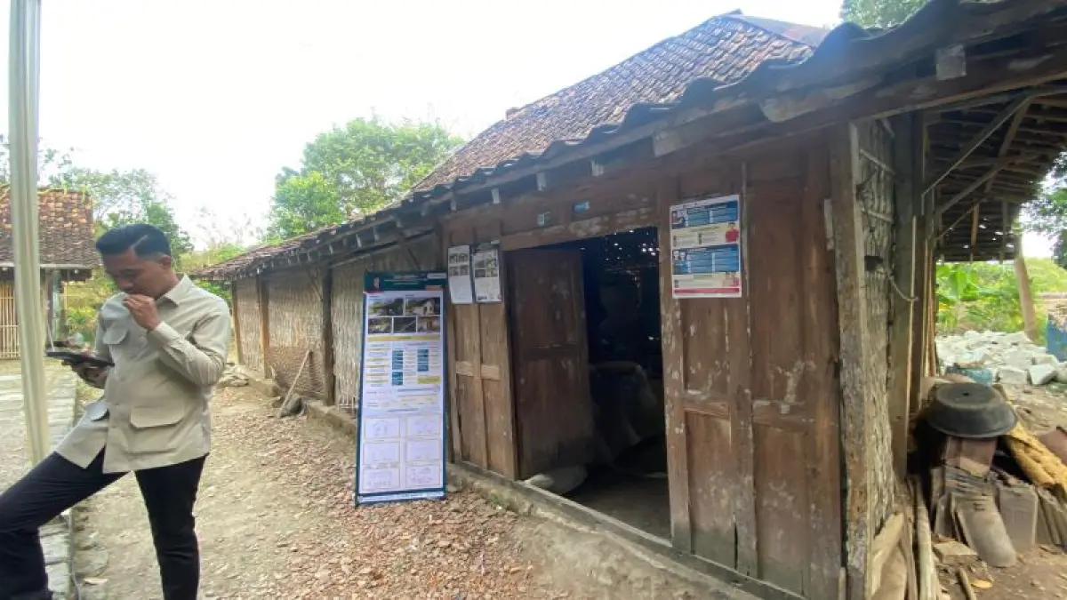 TERPILIH: Rumah Tukiyem termasuk rumah tidak layak huni dan dia menjadi penerima bantuan perbaikan rumah dari pemerintah. (Cintia&nbsp;Yuliani/Radar Jogja)