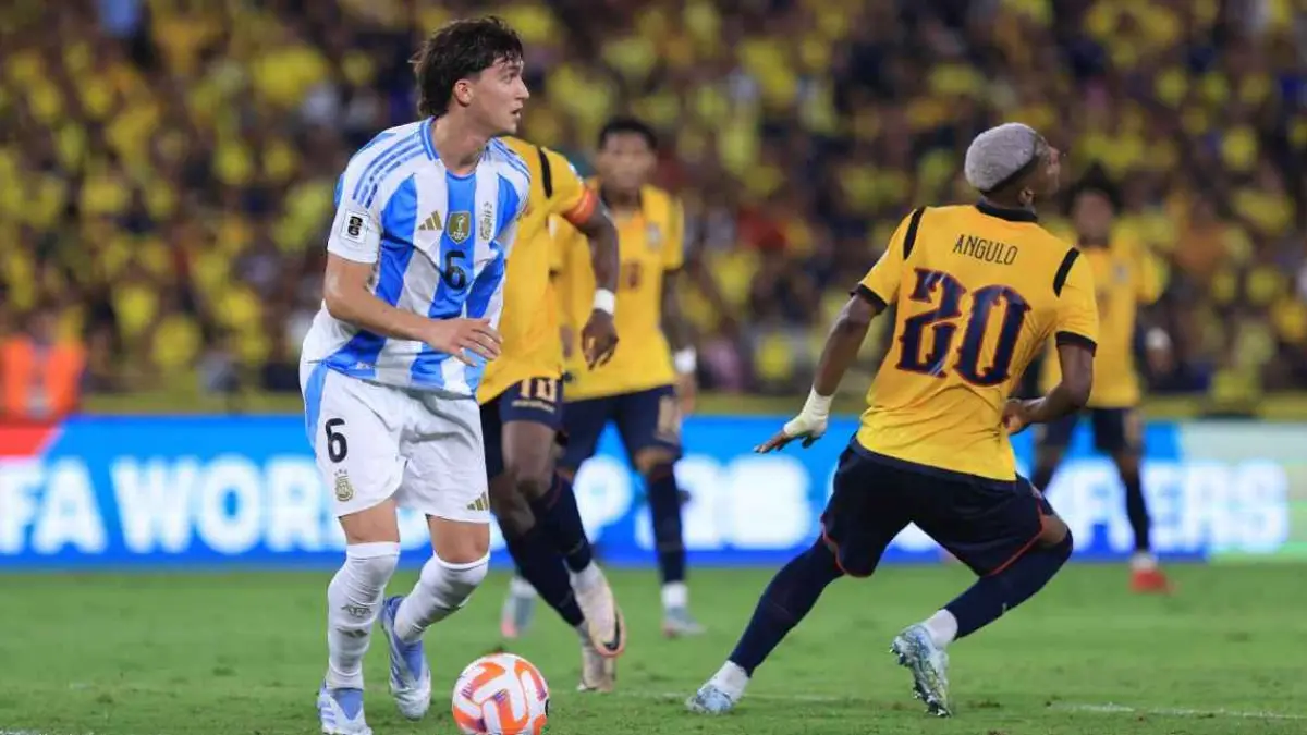 Bek Argentina, Leonardo Balerdi akan absen di Piala Dunia 2026 karena cedera betis. (getty images)