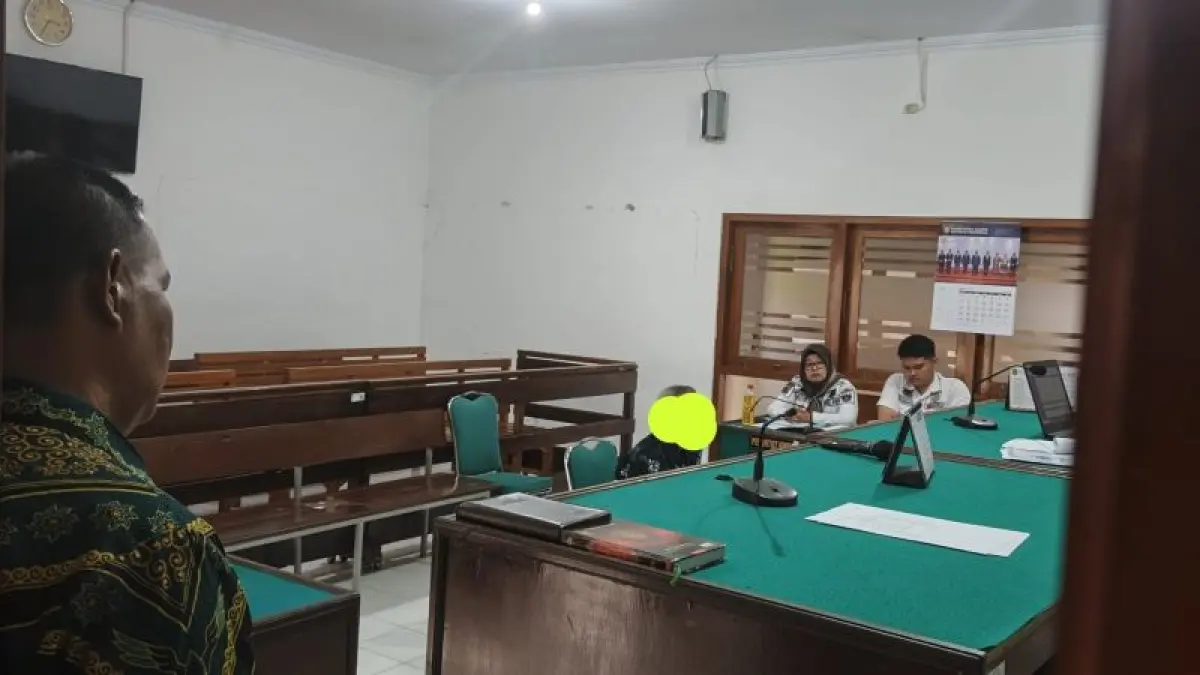 PUTUSAN: Tersangka Y mengikuti sidang tiriping di Pengadilan Negeri (PN) Bantul Kamis (4/6). (Dokumentasi Satpol PP Bantul)