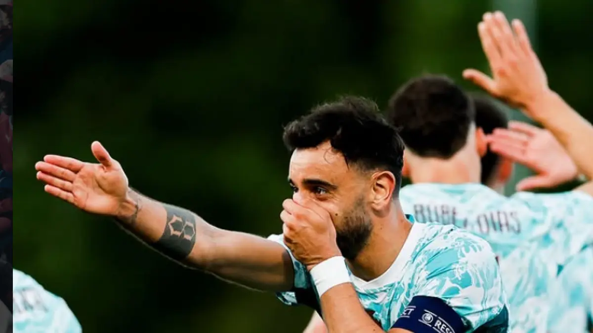 Selebrasi kicau mania ala Bruno Fernandes dalam kemenangan Portugal melawan Chile.