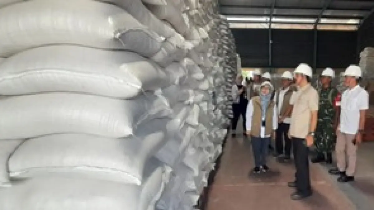 Bulog Jateng mempercepat penyaluran bantuan pangan untuk menjaga stabilitas harga. (Sumber: Radar Solo/Rudi Hartono)