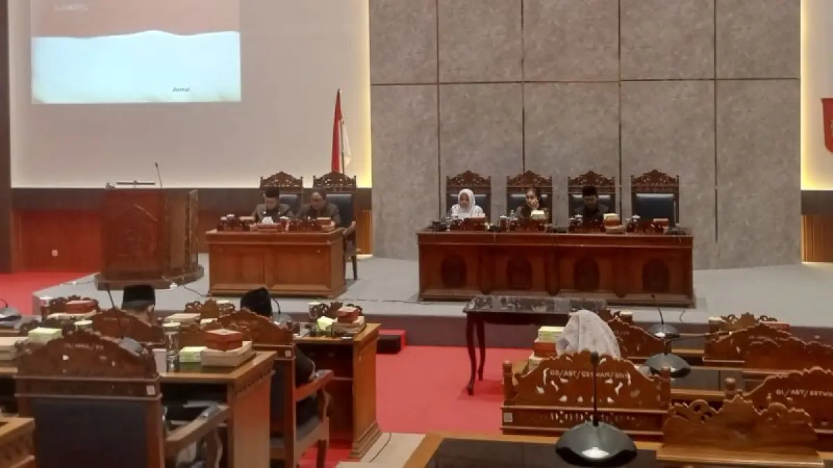FOKUS: Anggota Komisi A DPRD Gunungkidul memberikan sejumlah catatan kepada Pemkab Gunungkidul terkait dengan seleksi JPT pratama yang sampai saat ini sedang berlangsung. (Yusuf Bastiar/Radar Jogja)
&nbsp;