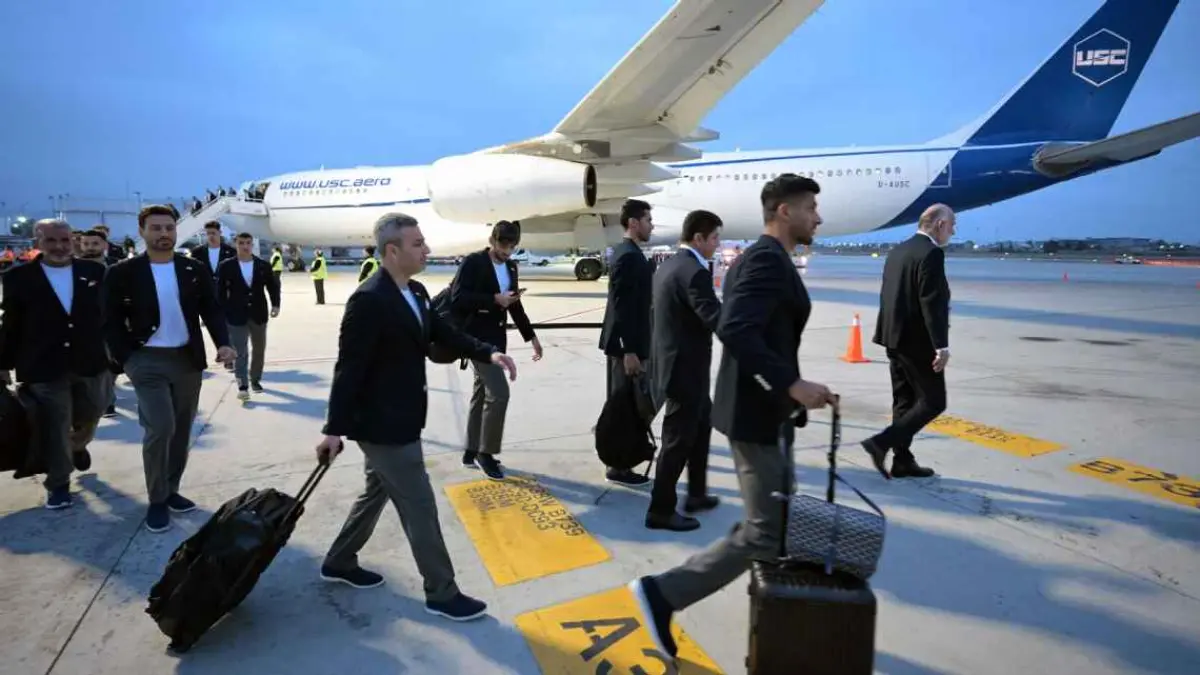 Pemain dan staff tim nasional Iran tiba di Meksiko jelang bergulirnya Piala Dunia 2026. (getty images)