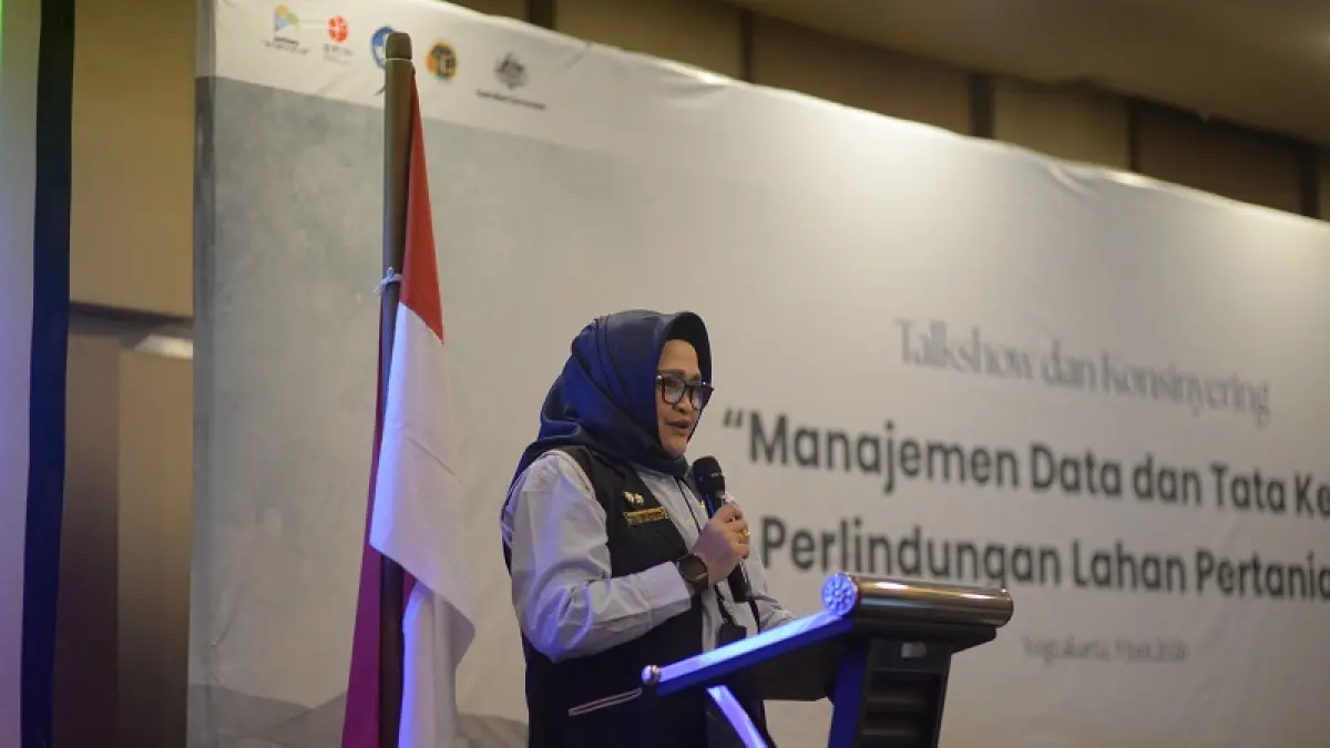 Sekrpov DIYNi Made Dwipanti saat menjadi pembicara di Talkshow dan Konsinyering Manajemen Data dan Praktik Tata Kelola untuk Perlindungan Lahan Pertanian yang digelar di Hotel Harper Jogja. Humas Pemprov DIY