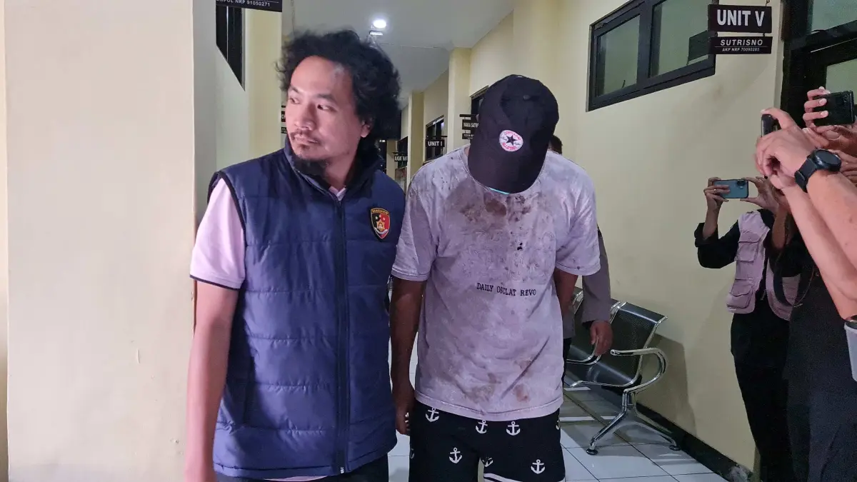 WNA asal Iran diamankan polisi usai diduga mencuri uang di Pasar Muntilan.

&nbsp;
