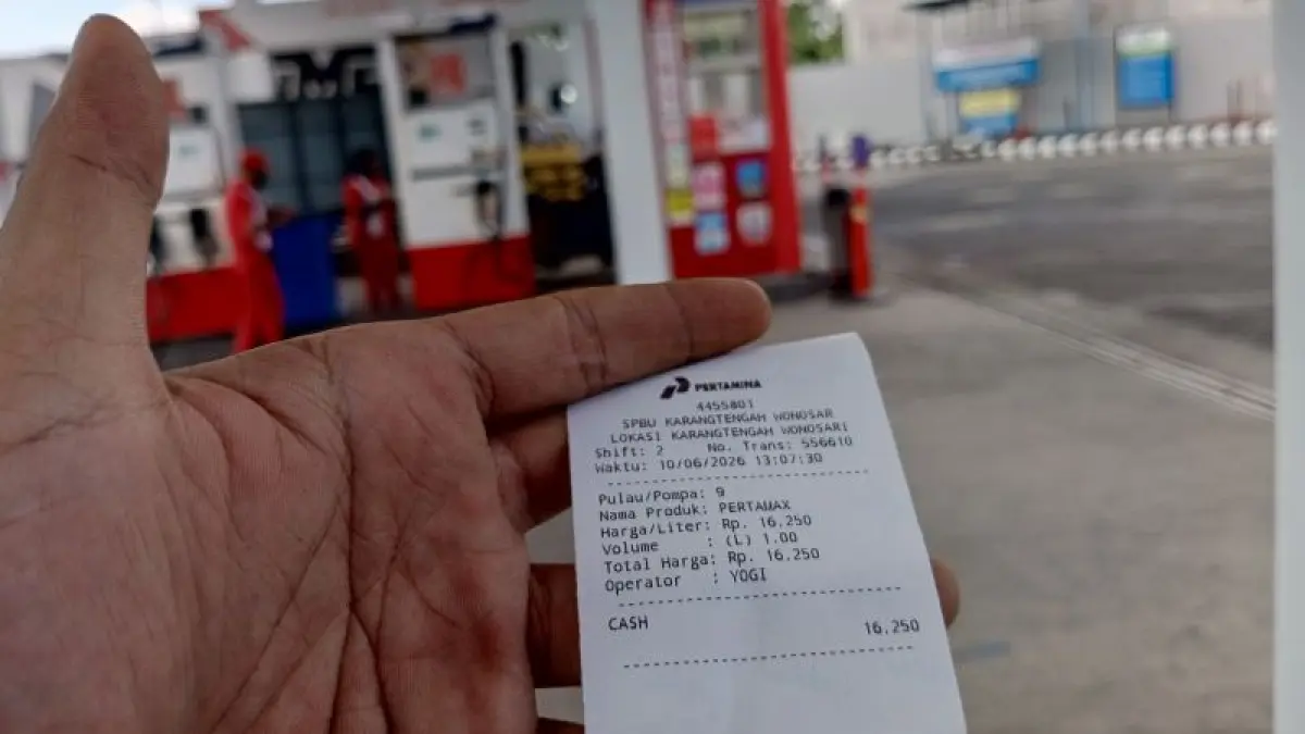 INI LHO: Struk pembelian BBM jenis Pertamax di SPBU Siyono Kapanewon Playen menunjukkan harga satu liter Pertamax sebesar Rp 16.250 Rabu (10/6). (Yusuf Bastiar/Radar Jogja)
