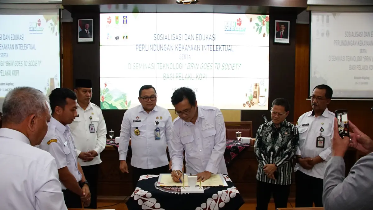 Penandatanganan nota kesepakatan antara bupati Magelang dengan Kanwil Kemenkum Jawa Tengah, Rabu (10/6).