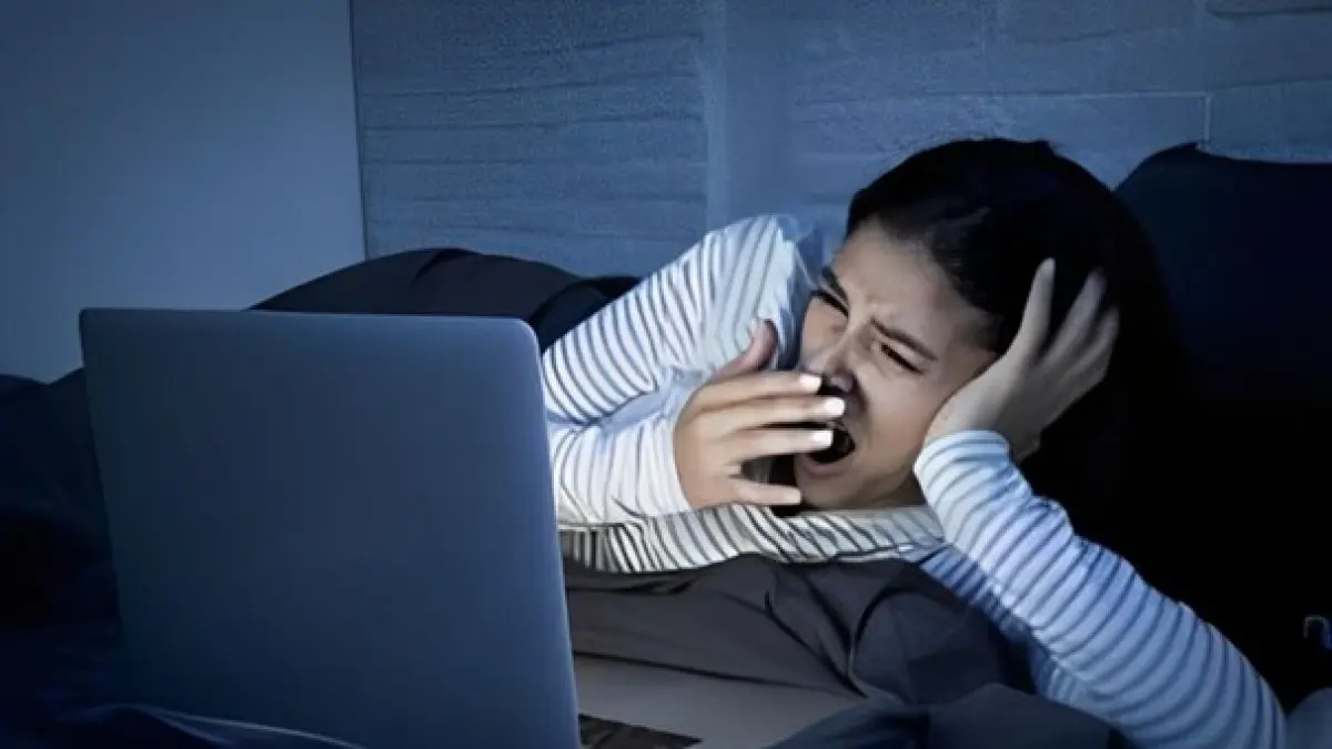 Revenge bedtime procrastination mengganggu jam tidur. (Sumber: Pinterest)