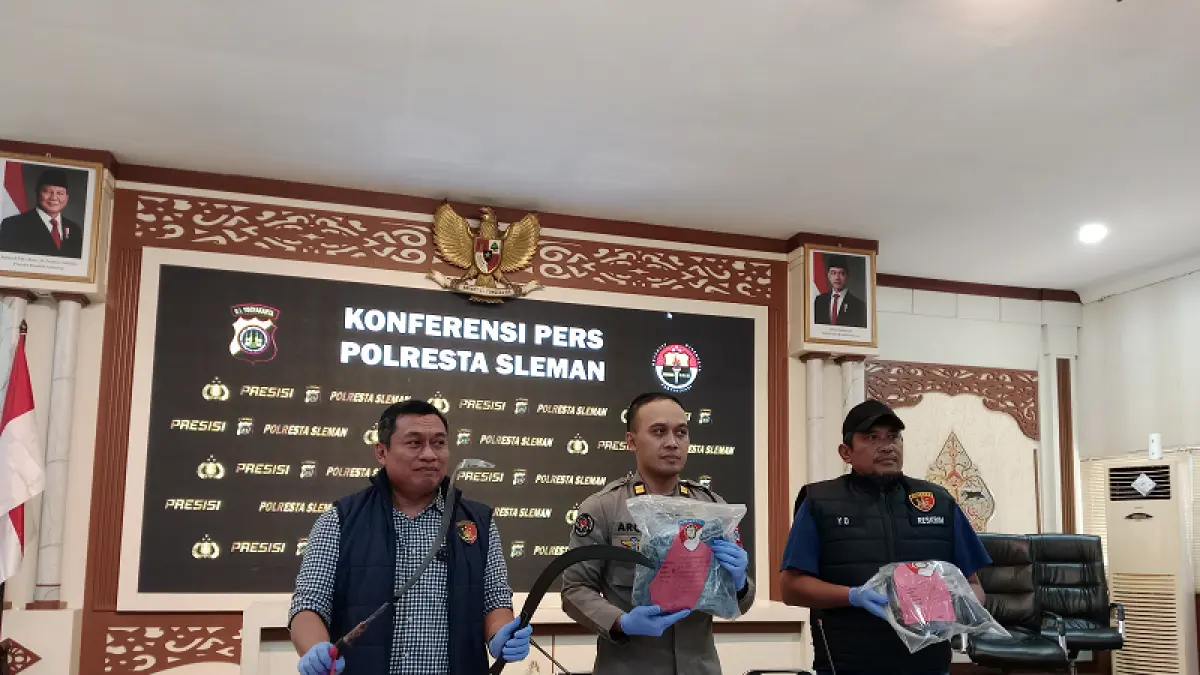 UNGKAP KASUS: Polresta Sleman menunjukkan barang bukti tindak pidana penganiayaan di Trihanggo, Gamping. Delima Purnamasari/Radar Jogja
