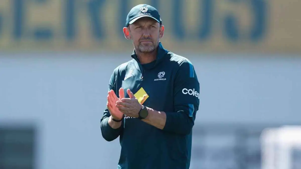Australia perpanjang kontrak pelatih Tony Popovic hingga Piala Asia 2027. (getty images)