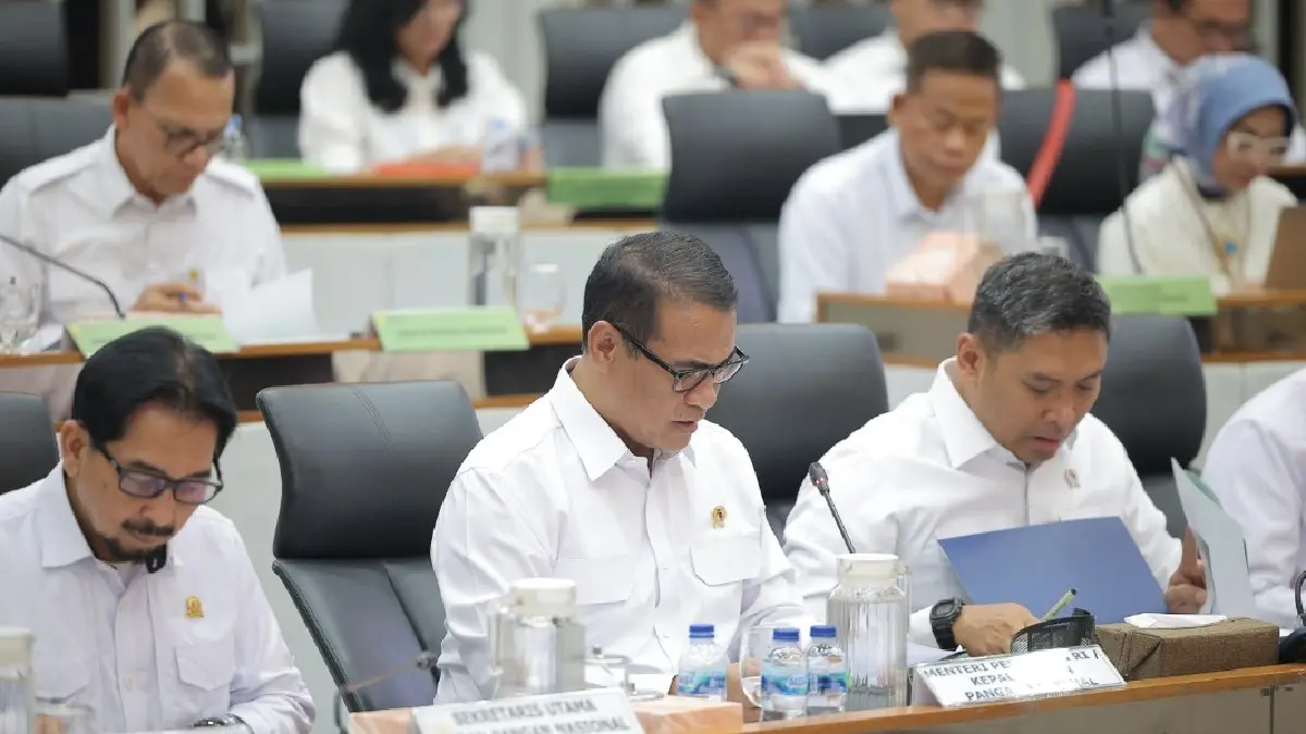 APRESIATIF: Mentan Andi Amran Sulaiman (dua dari kiri) bersama jajarannya saat mengikuti rapat kerja dan rapat dengar pendapat (RDP) Komisi IV DPR RI di Jakarta, Rabu (10/6/2026). Rapat membahas rencana kerja dan anggaran Kementerian Pertanian 2027. (ISTIMEWA)
