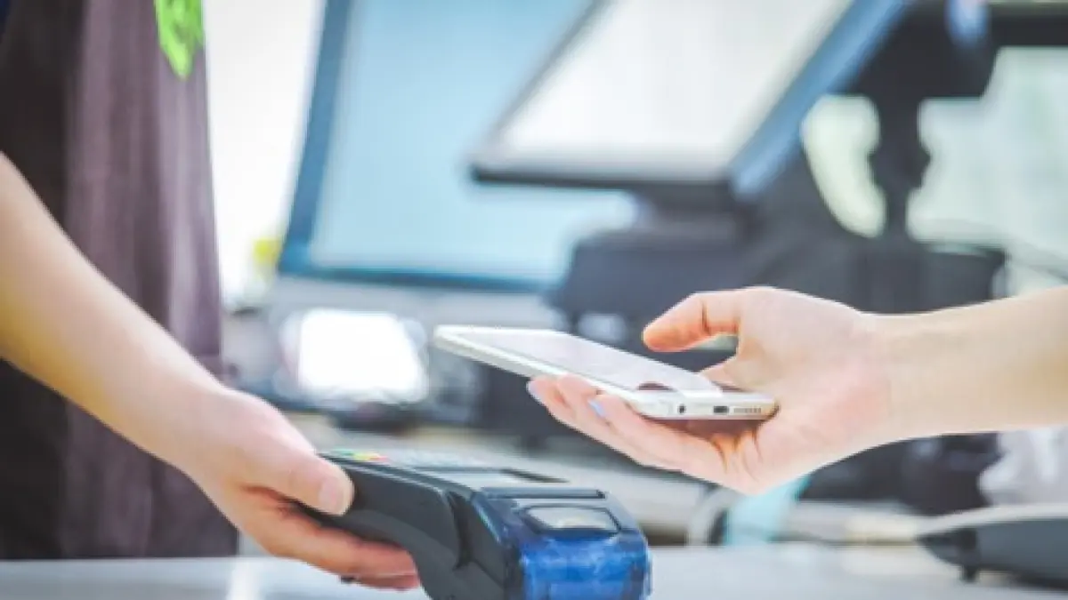 Fenomena cashless society di tengah perkembangan teknologi. (Sumber: Magnific)
