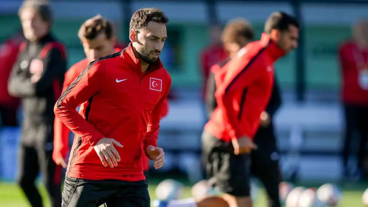 Hakan Calhanoglu yakin Turki bisa kalahkan Australia.