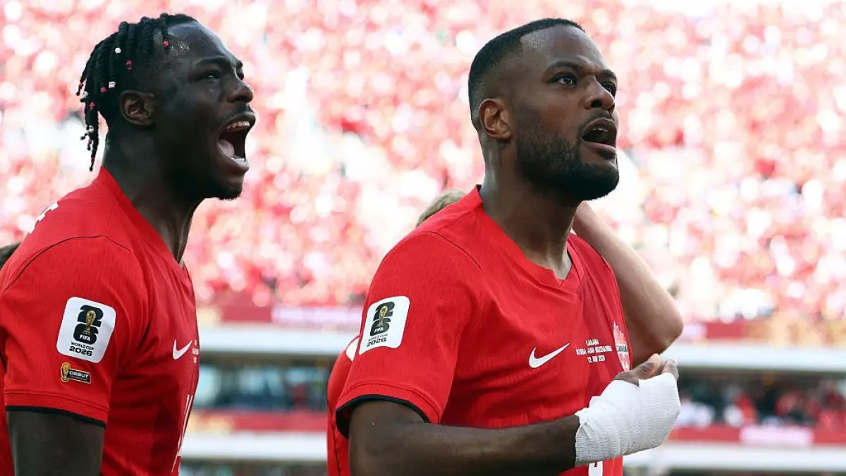 Selebrasi Cyle Larin (kanan) setelah mencetak gol penyeimbang Kanada melawan Bosnia dan Herzegovina di laga pertama di Piala Dunia 2026.