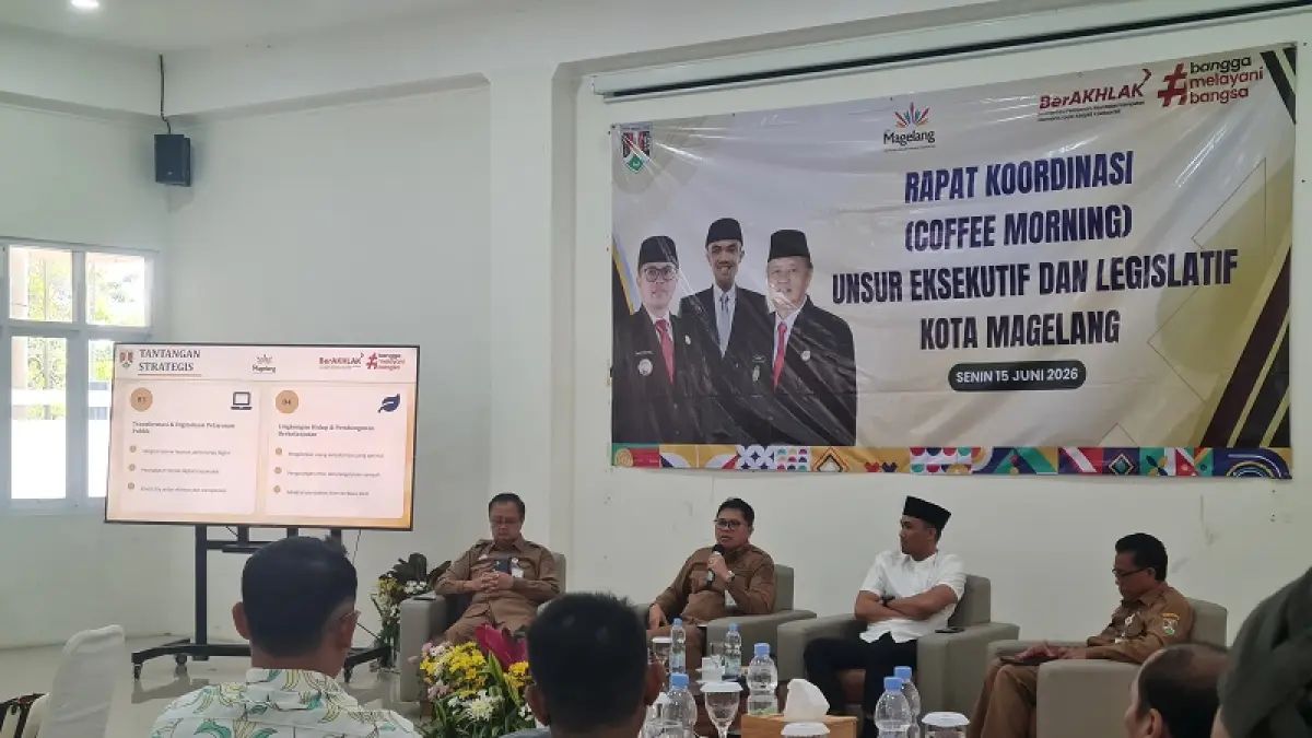 PAPARAN: Wali Kota Magelang didampingi wakilnya bersama ketua DPRD saat rapat koordinasi di IKM Center, Senin (15/6/2026). NAILA NIHAYAH/RADAR JOGJA