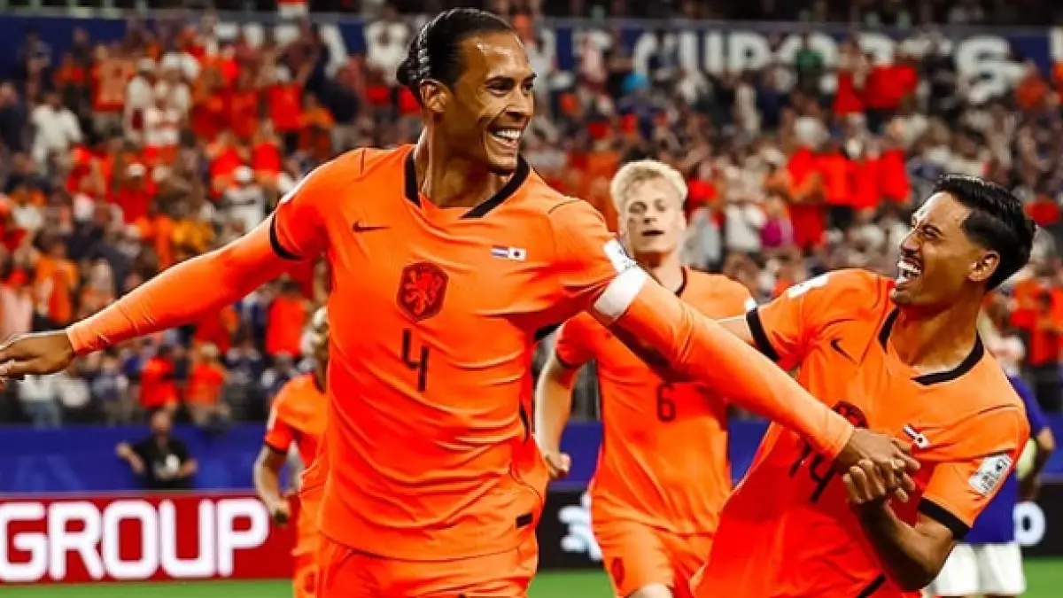 Selebrasi Virgil van Dijk bersama Tijjani Reijnders dalam hasil imbang Belanda lawan Jepang. (instagram)