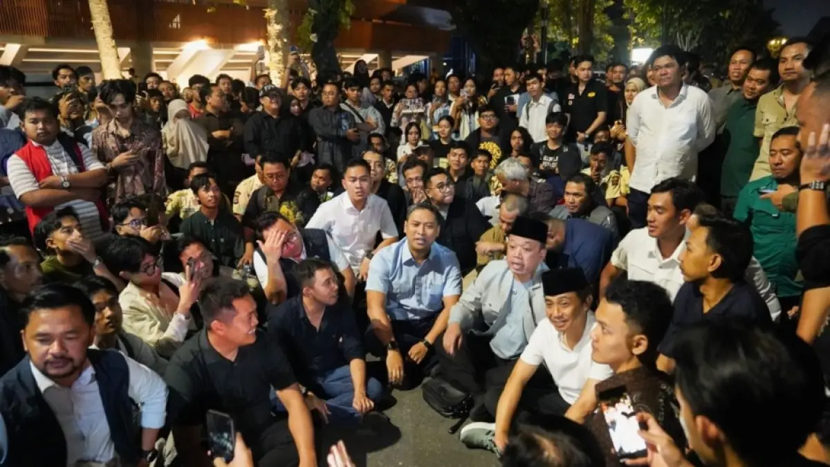 Wakil Menteri Pertanian (Wamentan) Sudaryono, Menteri Agraria dan Tata Ruang/Kepala Badan Pertanahan Nasional (ATR/BPN) Nusron Wahid berada di kawasan Universitas Gadjah Mada (UGM) Yogyakarta, Senin (15/6/2026). (ANTARA)