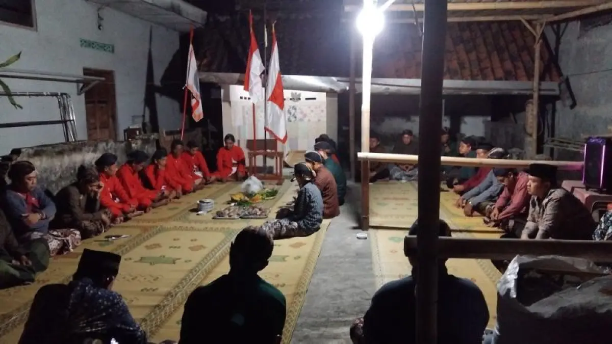 Warga Padukuhan Druwo, Bangunharjo, Sewon sedang menggelar doa bersama memperingati malam 1 Sura. (Istimewa)