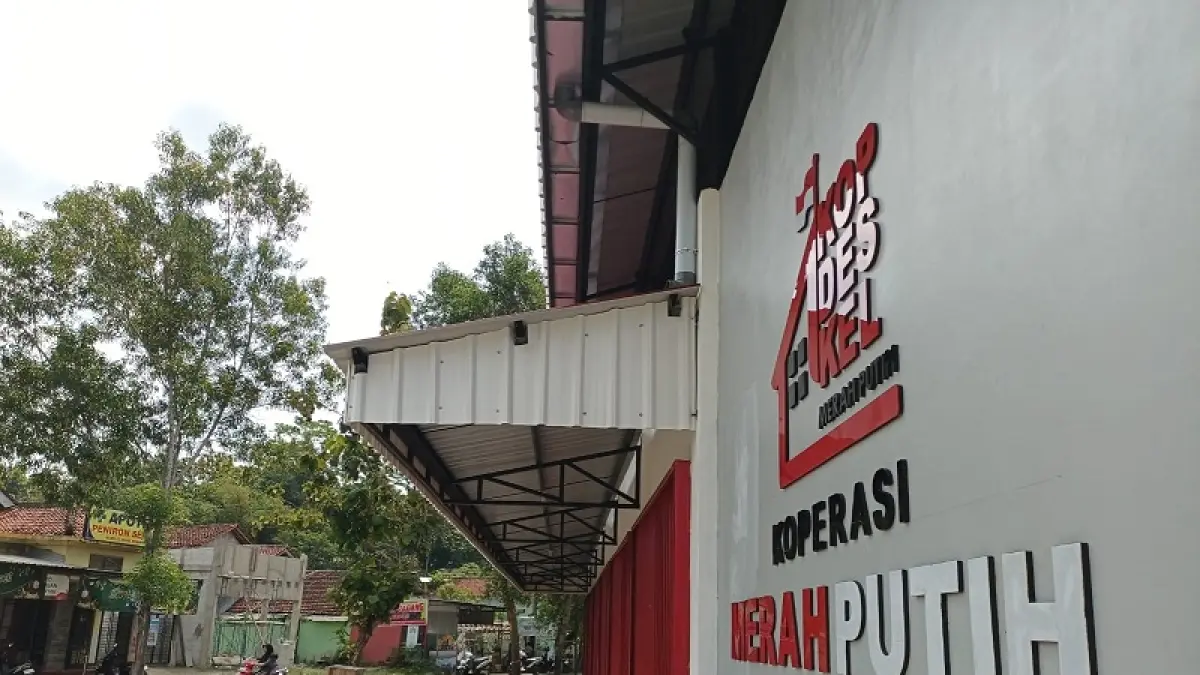 PROGRAM STRATEGIS : Koperasi Desa Merah Putih (KDMP) Desa Peniron, Kecamatan Pejagoan tak kunjung beroperasi meski pembangunan gedung telah selesai sepenuhnya. (M Hafied/Radar Jogja)