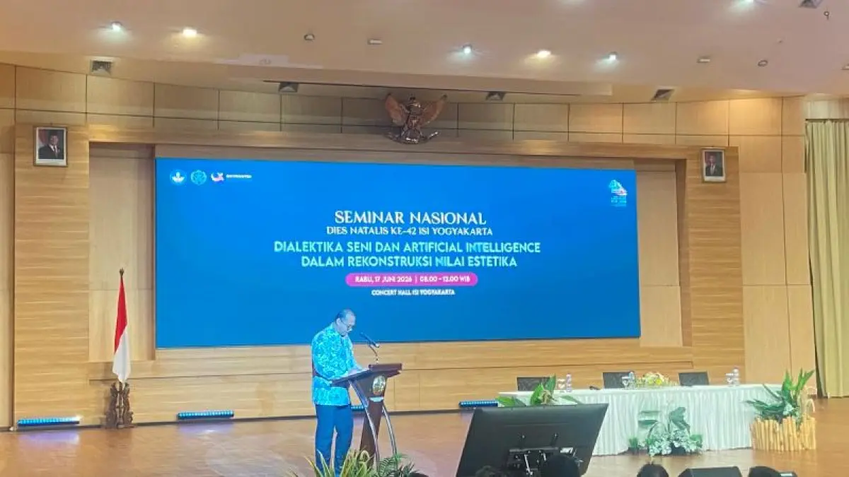 Rektor ISI Jogjakarta Irwandi sedang memberikan sambutan saat acara Seminar Rabu (17/6). (Cintia&nbsp;Yuliani/Radar Jogja)