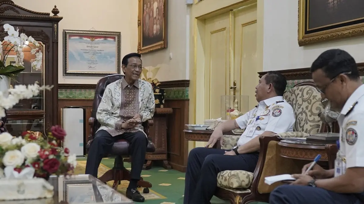 Caption: Foto pertemuan antara Gubernur DIYHB X dengan Bakamla RI di Kepatihan. Humas Pemprov DIY
