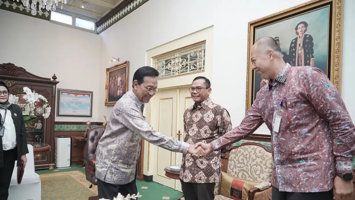 Caption: Sesi pertemuan antara Gubernur DIY Hamengku Buwono X dengan jajaran dari Kementerian Perhubungan dan Angkasa Pura. Humas Pemprov DIY