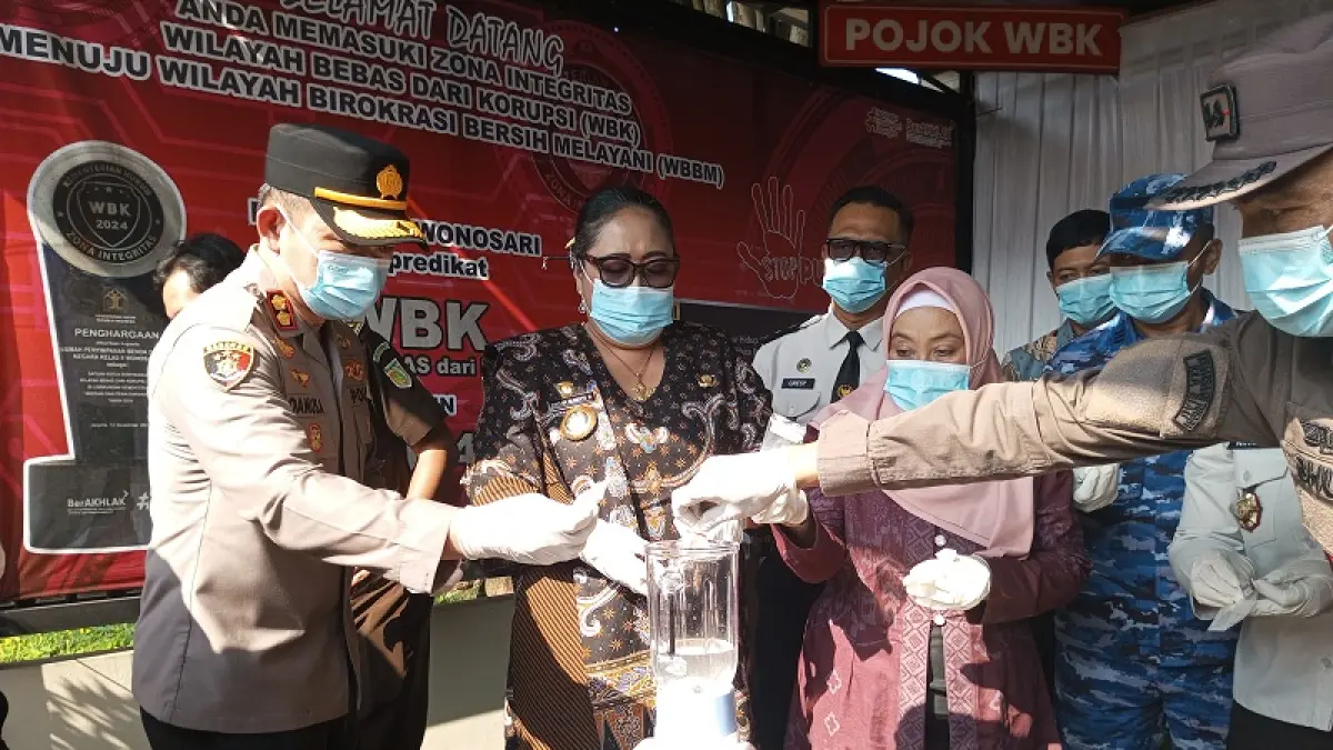 DIMUSNAHKAN: Jajaran Forkopimda Gunungkidul sedang memusnahkan ribuan pil sapi di halaman Kantor Rupbasan Gunungkidul Kamis (18/6/2026). Yusuf Bastiar/Radar Jogja