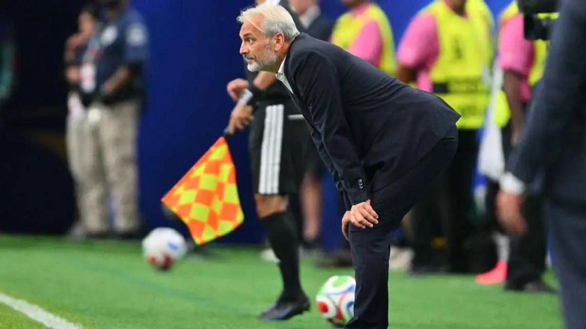 Pelatih RD Kongo, Sebastien Desabre berharap tim tetap rendah hati setelah menahan imbang Portugal di Piala Dunia 2026 dan fokus untuk dua laga grup kedepan. (getty images)