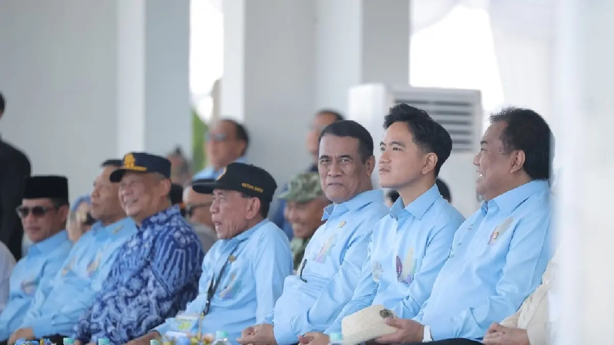 MANDIRI PANGAN: Wapres RI Gibran Rakabuming Raka (dua dari kanan) didampingi Mentan Amran Sulaiman (tiga dari kanan) di sela acara pembukaan Pekan Nasional (Penas) XVII Petani dan Nelayan 2026 di Gorontalo, Sabtu (20/6/2026). (ISTIMEWA)