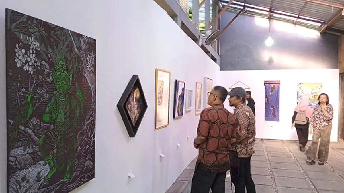 NGURI-URI KEBUDAYAAN: Pameran Seni Rupa Nawikara Pawukon resmi dibuka pada hari Sabtu (20/6/2026). Berlokasi di Perpustakaan Wukirsari Pustaka Desa, Imogiri, Bantul. Gelaran ini ditutup pada hari Rabu(24/6/2026). (Foto: Herpri Kartun/Radar Jogja)