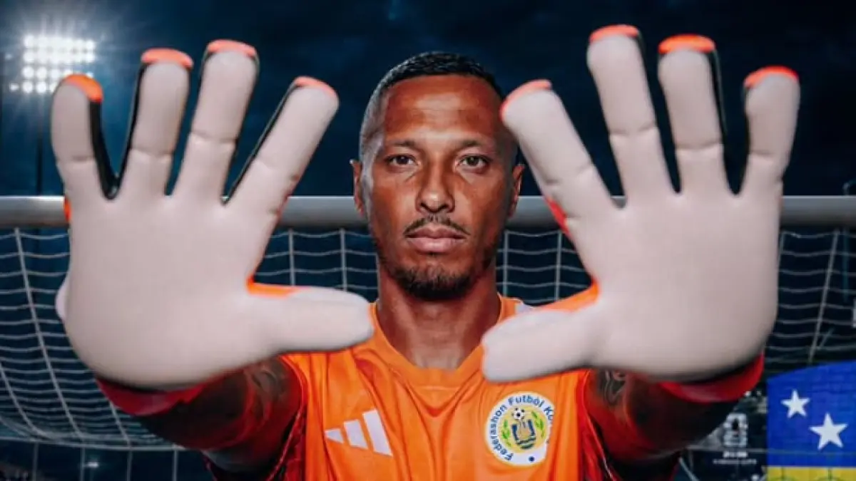 Kiper Curacao, Eloy Room tampil gemilang dalam hasil imbang yang bersejarah melawan Ekuador di Piala Dunia 2026.