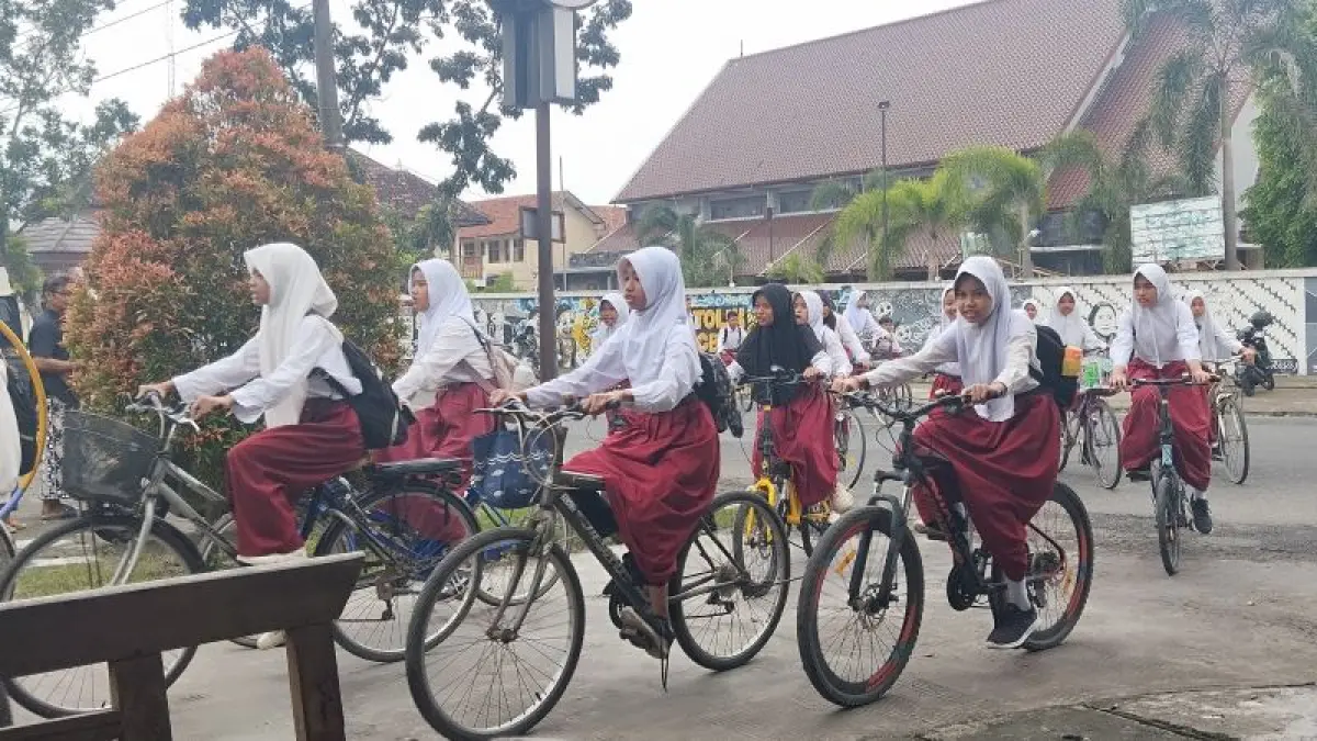 KOMPAK: Para siswa SD di Bantul yang pulang sekolah menggunakan sepeda. (Cintia&nbsp;Yuliani/Radar Jogja)