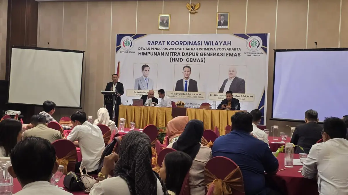KONSOLIDASI: Dewan Pimpinan Wilayah (DPW) Himpunan Mitra Dapur Generasi Emas saat melakukan rapat koordinasi terkait penghentian program MBG di salah satu hotel di Jogja, Sabtu (20/6/2026). (ISTIMEWA)