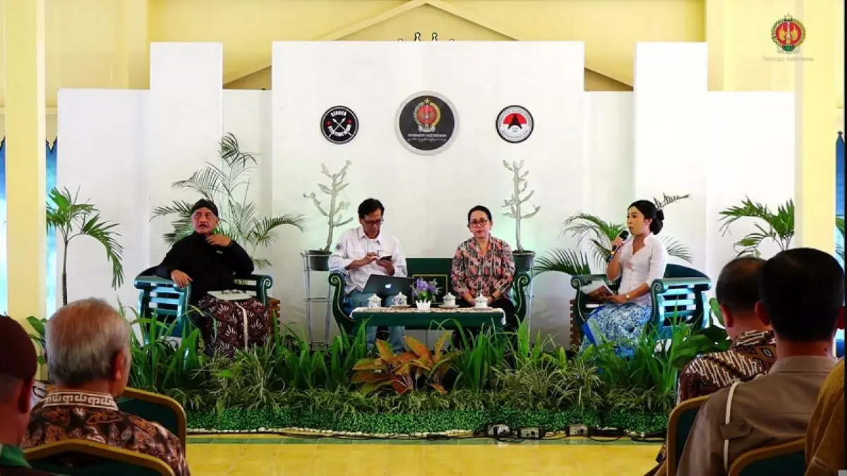 PENDEKATAN KEKINIAN: Sesi diskusi Sinau Sejarah bertema “Mentransformasikan Nilai Luhur Kadipaten Pakualaman dalam Tantangan Pembangunan Peradaban DIY” yang digelar Paniradya Kaistimewaan DIY lewat kanal Youtube Senin (22/6/2026). Tangkapan Layar YouTube&nbsp; &nbsp; &nbsp;