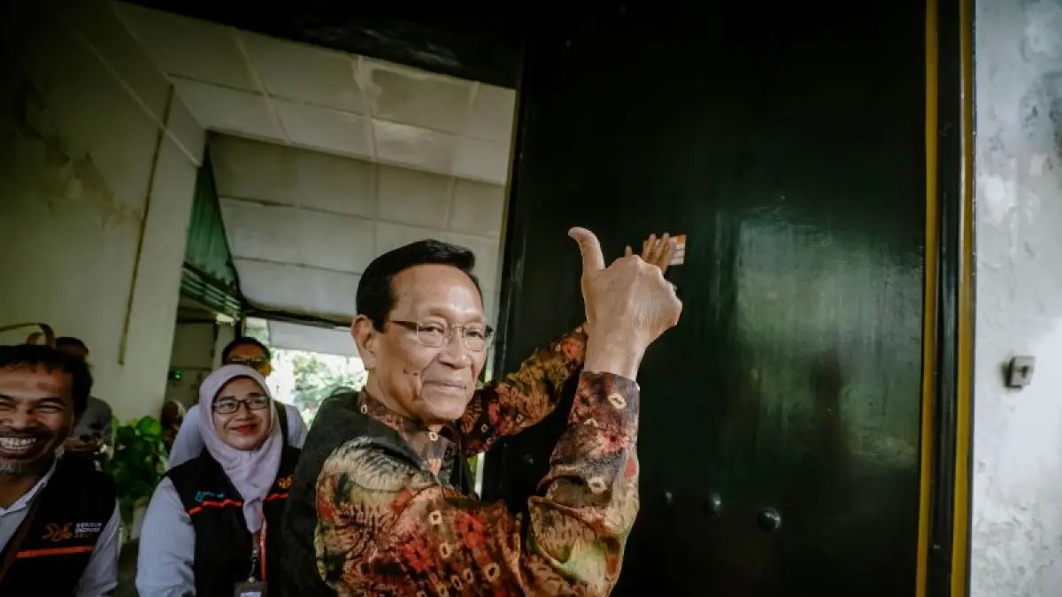 JADI RESPONDEN: Gubernur DIY Hamengku Buwono X saat mengikuti sensus ekonomi dari BPS DIY Selasa (23/6).&nbsp;(Dokumentasi Humas Pemprov DIY)
