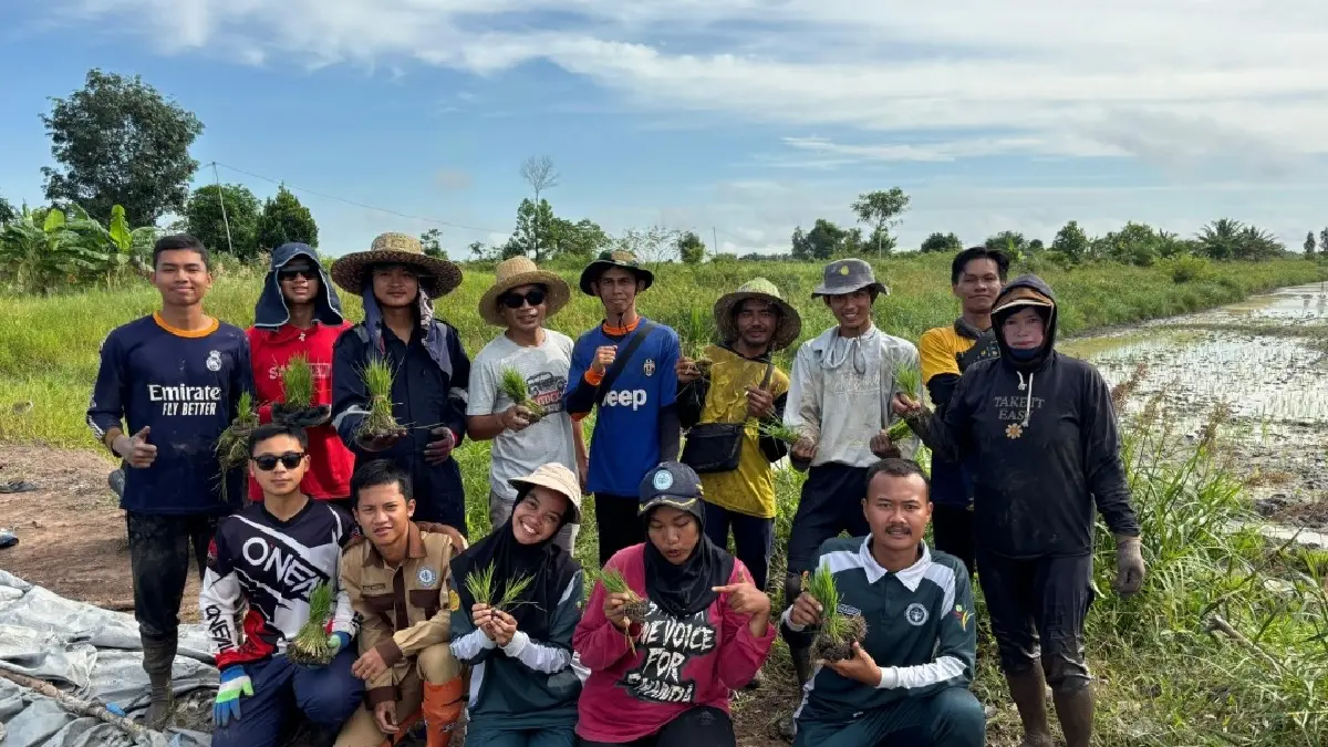 Mahasiswa Polbangtan Yoma bersama Brigade Pangan Desa Bina Mekar, Kecamatan Kapuas Murung, Kabupaten Kapuas, Kalimantan Tengah.