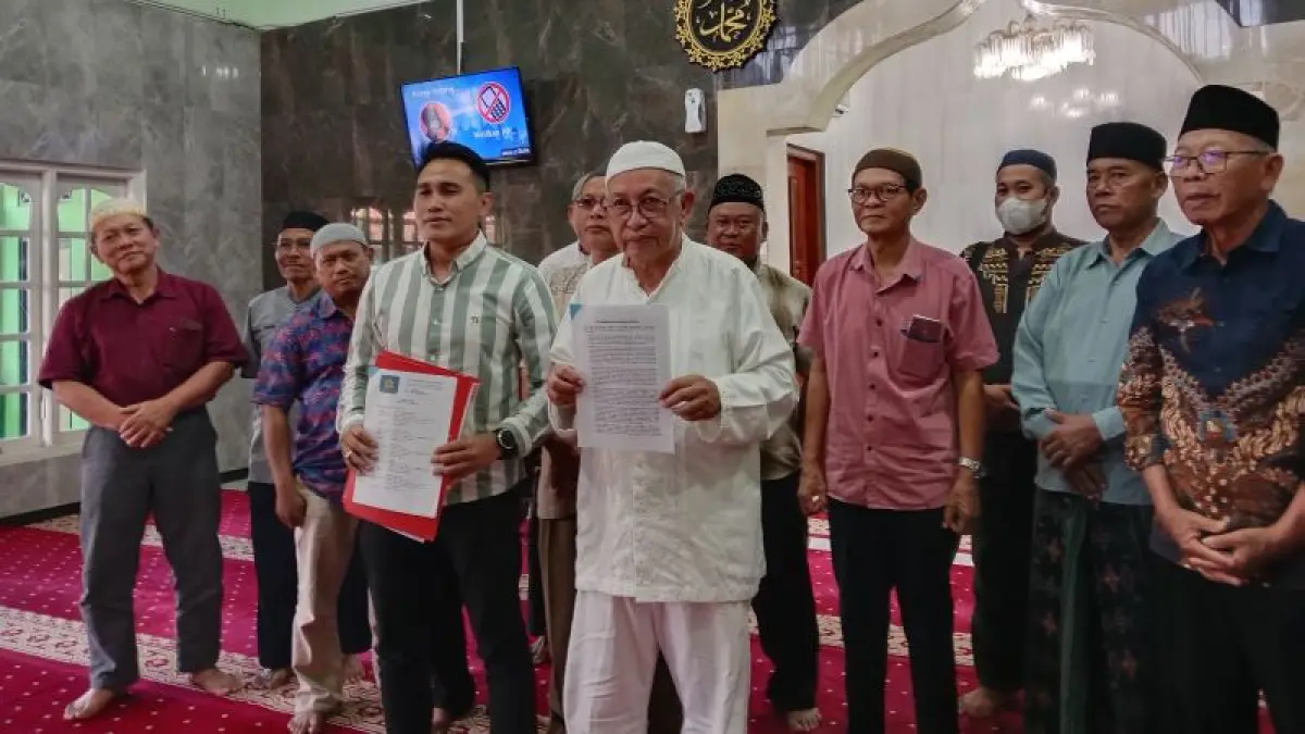 Pernyataan sikap takmir Masjid Al-Manar Jatirejo terkait penolakan perdagangan mihol. (Delima Purnamasari/Radar Jogja)