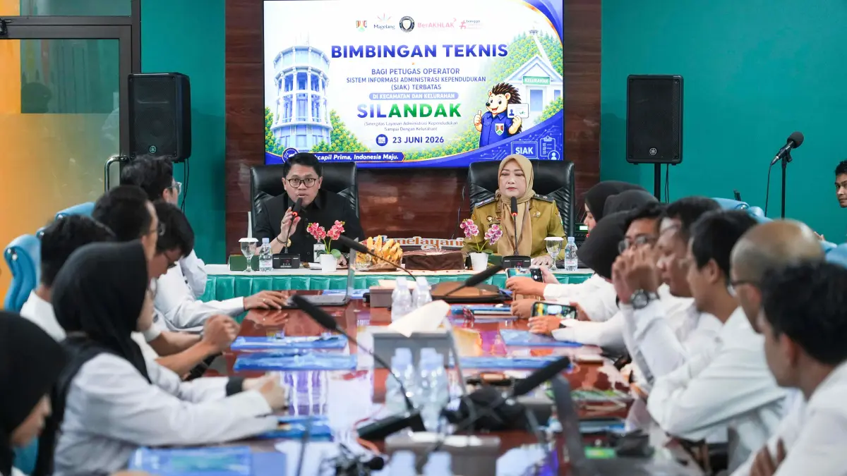 Wali Kota Magelang saat memberi arahan pada bimtek Operator Si Landak di Ruang Rapat MPP Kota Magelang, Selasa (23/6).