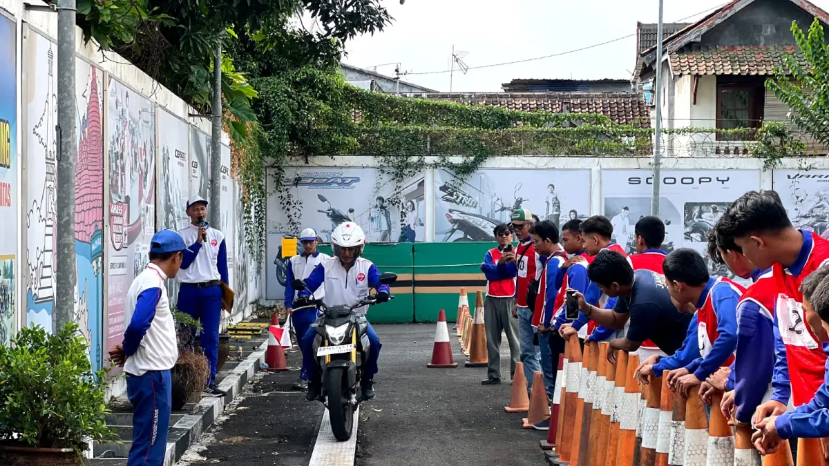 Dalam upaya terus mengampanyekan pentingnya keselamatan dan etika berkendara di jalan raya, Astra Motor Yogyakarta