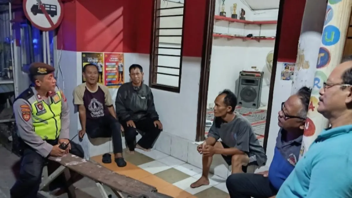 SAPA: Anggota Unit Samapta Polsek Mergangsan yang dipimpin Ps. Panit III Samapta Aiptu Heri Santosa saat menyambangi pos ronda warga di wilayah hukum Mergangsan, Rabu (24/6/2026). Foto: Polsek Mergangsan